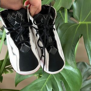 Jordan’s True Flight white coral pink